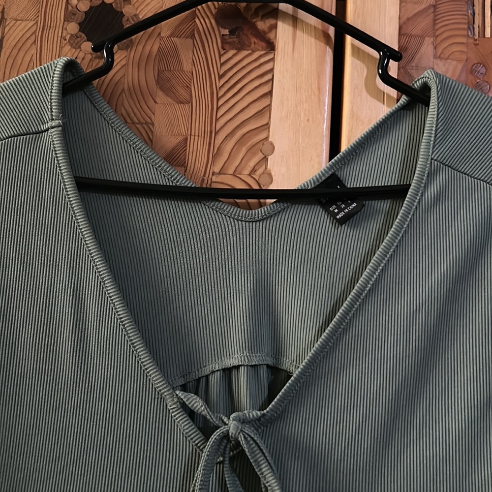 Size medium green SHEIN dress shirt - Picture 2 of 2